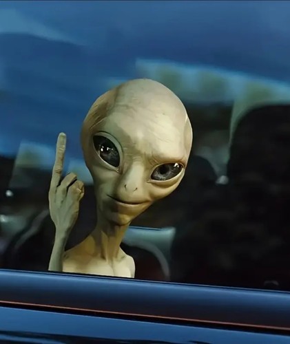 Alien the car window - in,